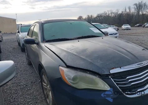 2013 Chrysler 200 Touring z USA, uszkodzony, nr VIN 1C3CCBBB6DN764205